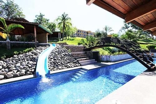 La Jacaranda Luxury Condos