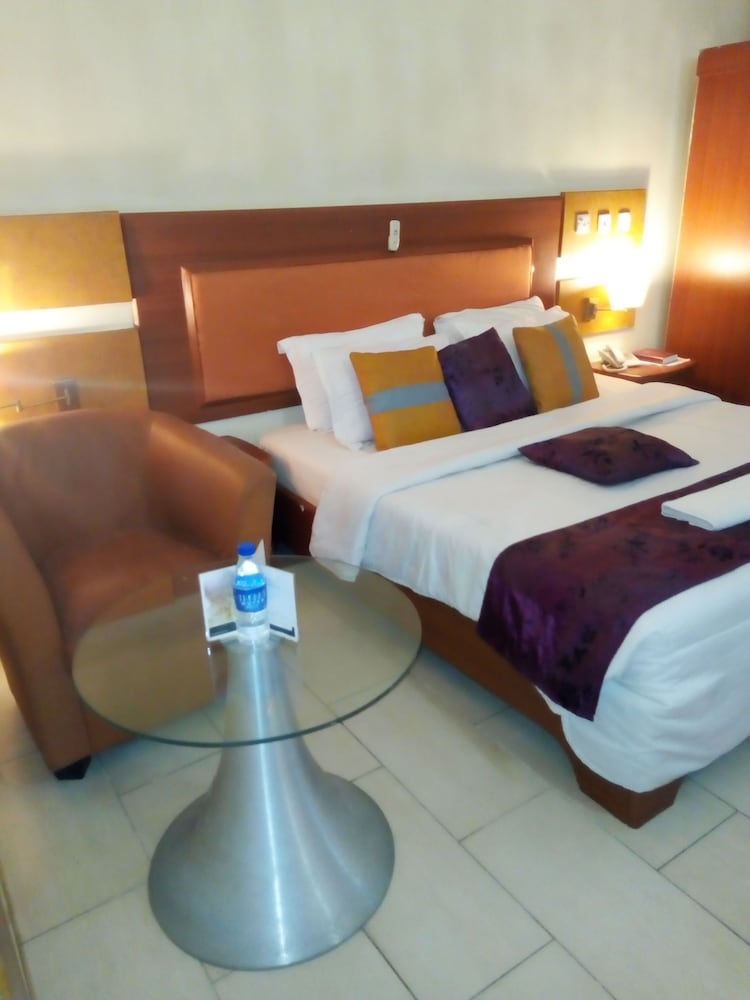 Golden Tulip Warri Airport Hotel