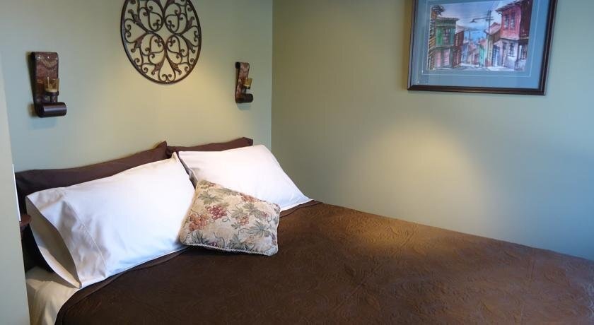 Little Island Lake Guest Suite