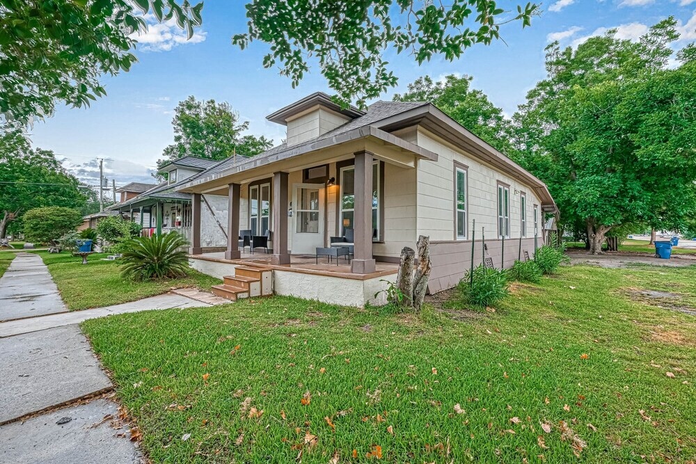 New Listing! Chillaxing In Texas City, Minimalist Home, Wifi, Close To Texas Museum