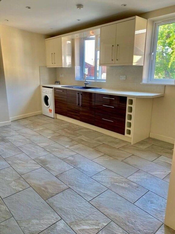 Impeccable 3-bed House in Thames Ditton