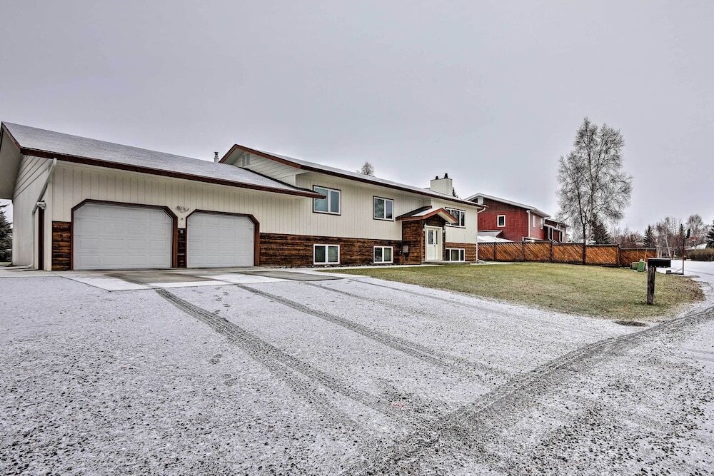 Fairbanks Alaskan Abode ~ 1 Mile To Pioneer Park!