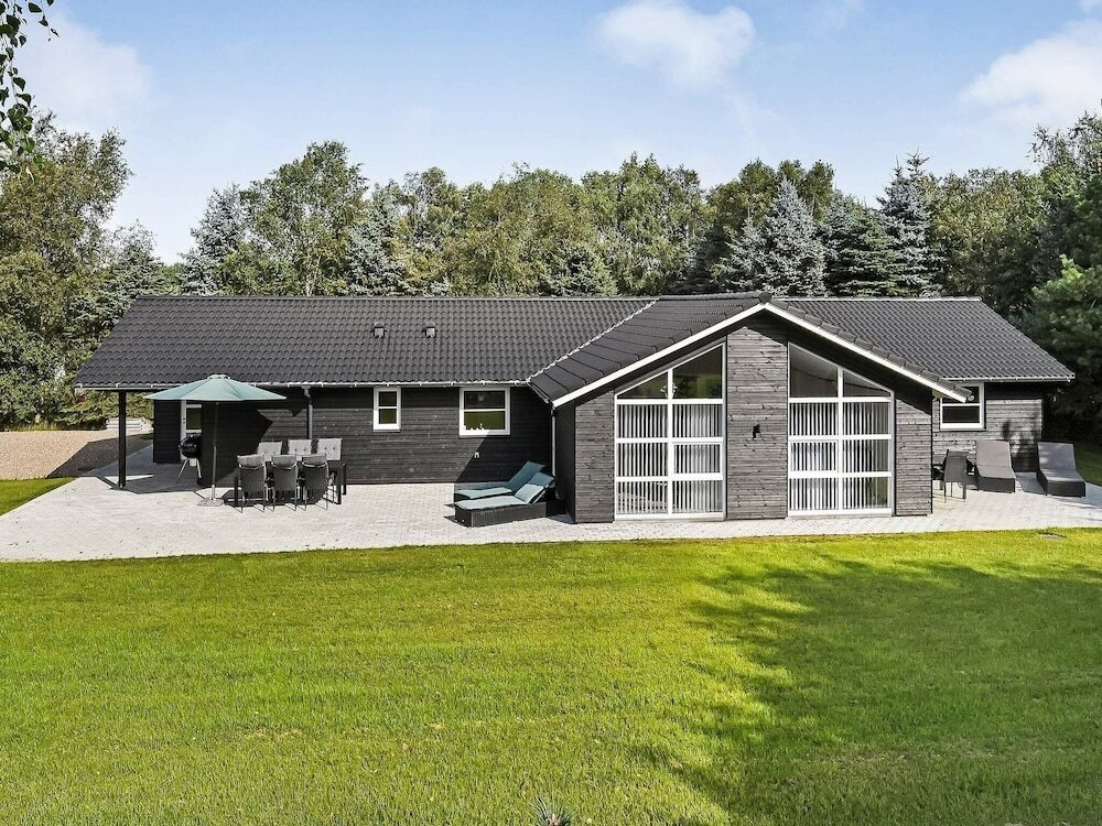 8 Person Holiday Home In Oksbol