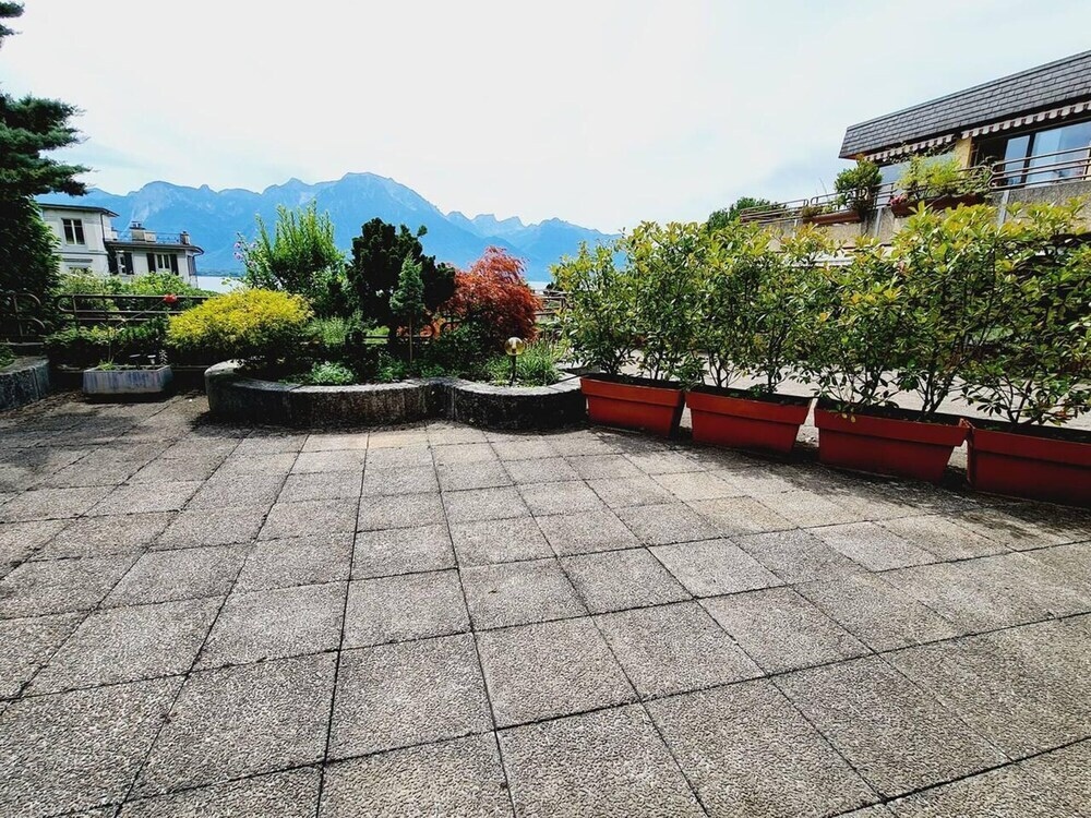 Lovely 3-Bed Apartment In Veytaux