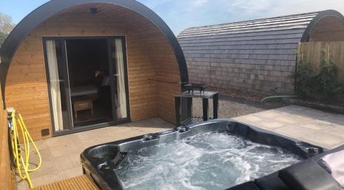 Superior Glamping Pod With Hot Tub