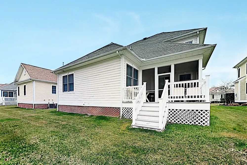 New Listing! Waterfront W/ Screened Porch 5 Bedroom Home