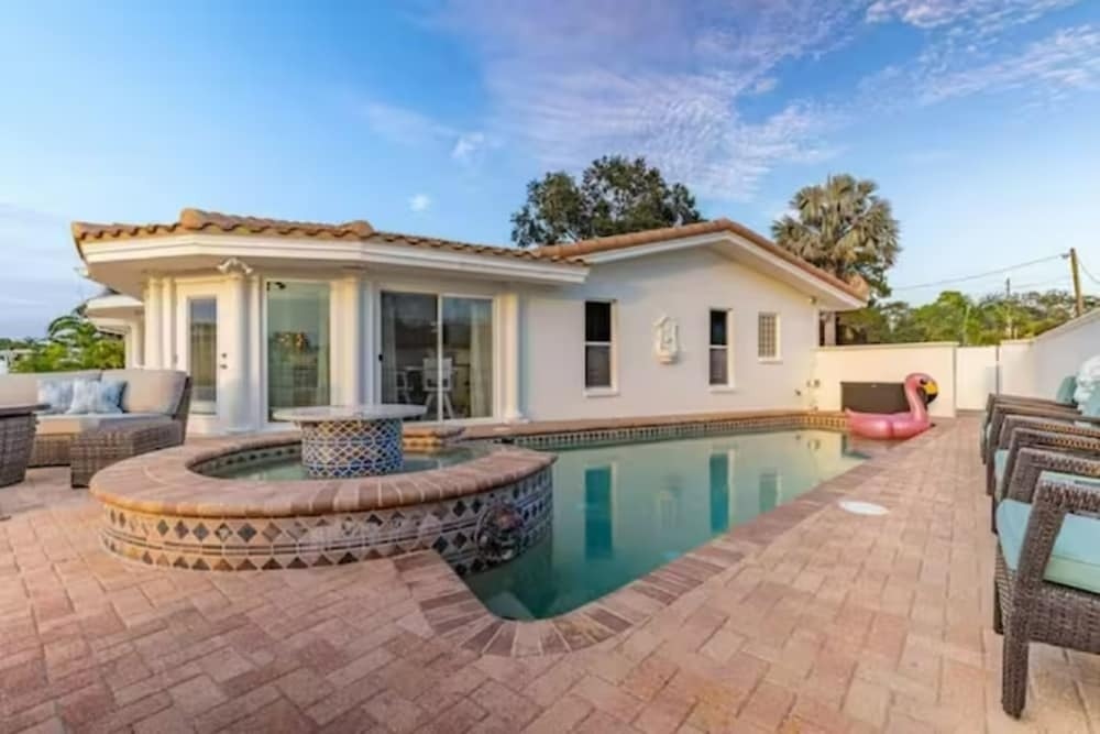 Experience The Ultimate In Luxury Living