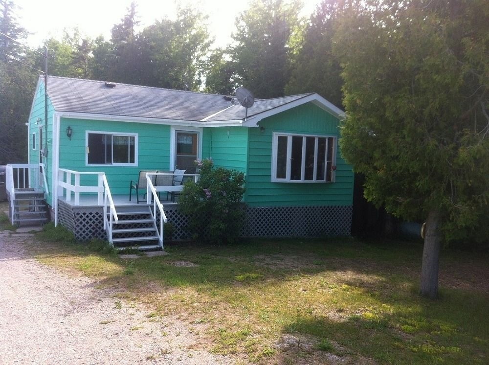Mikinaak Cottage & Cabin Rentals