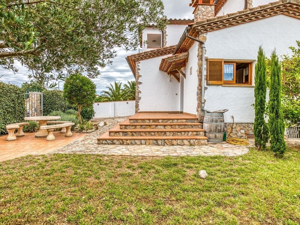 Cosy Townhouse In Vilamacolum With Shared Garden And Swimming Pool