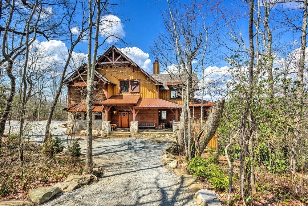 6 Mi to Sapphire Ski! Mtn-view Gem w/ Resort Perks