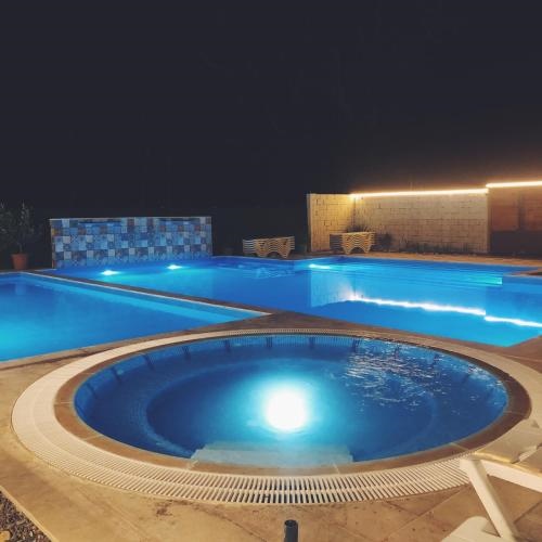 Laguna House Next To Pool At Bazaleti Lake