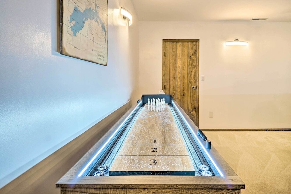 Lakefront Home W/ Rooftop Deck, Grill, Games!