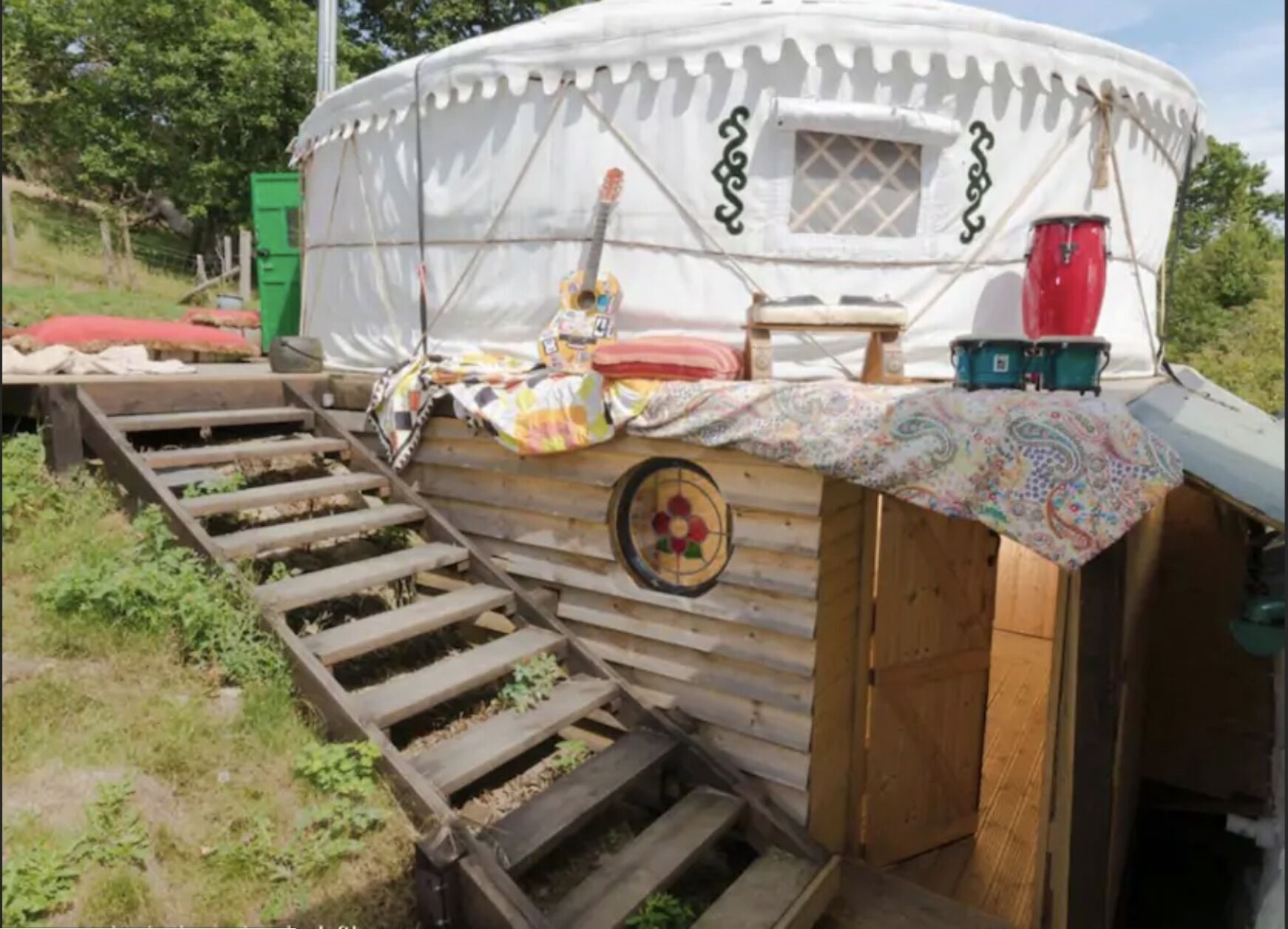 2 Luxury Yurts & Barn Kitchen Big Garden Sleeps 9