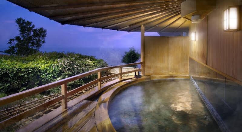 Himetachi No Yumewataru Tokugawano Umi Aoi