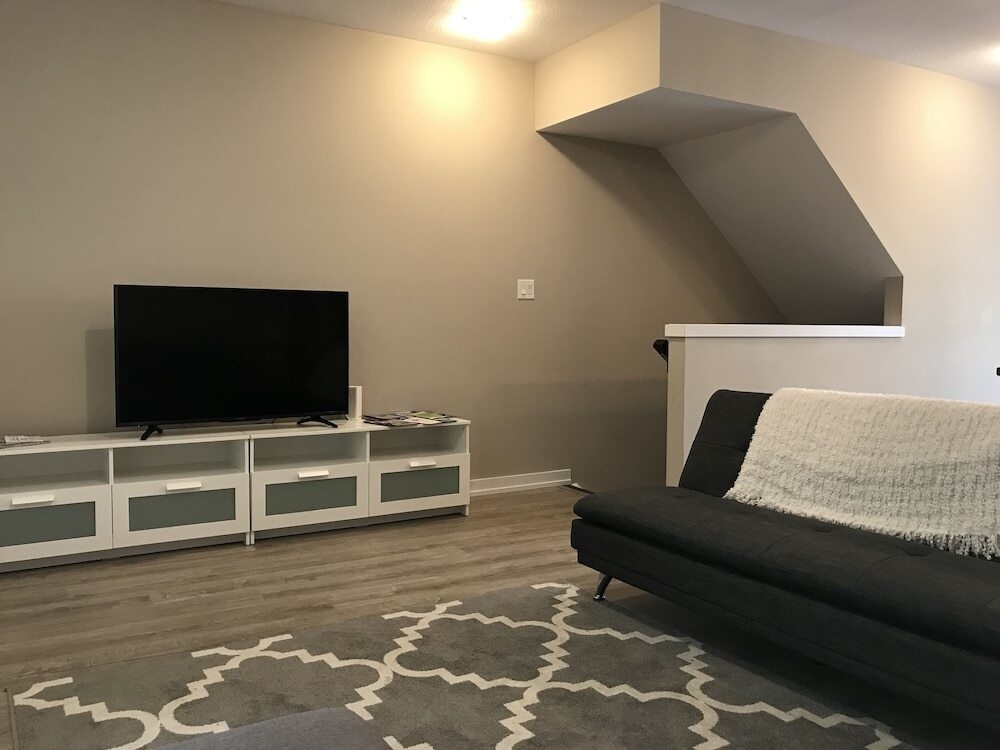 Executive Lakeview Town Home