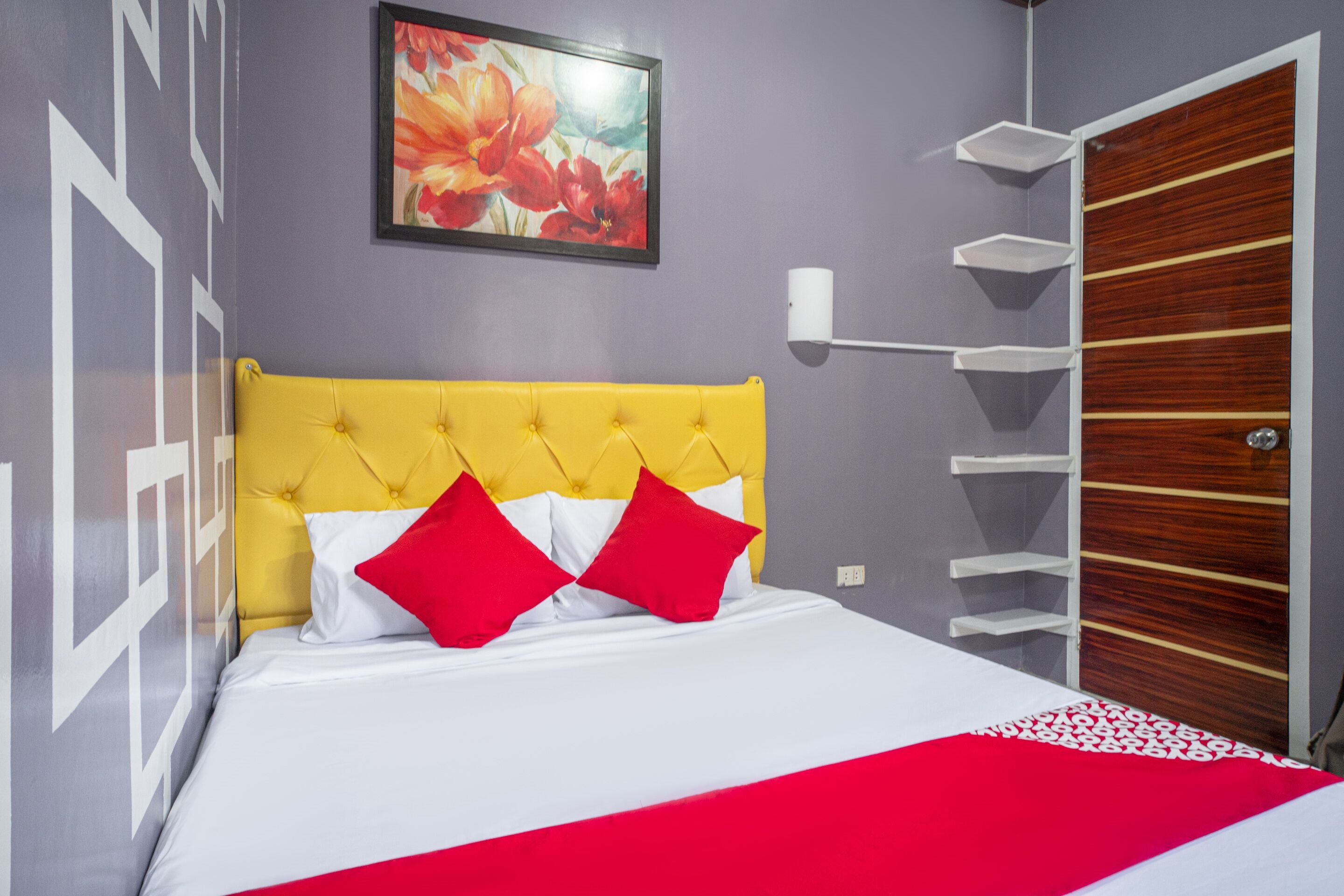 OYO 702 Queens Hometel