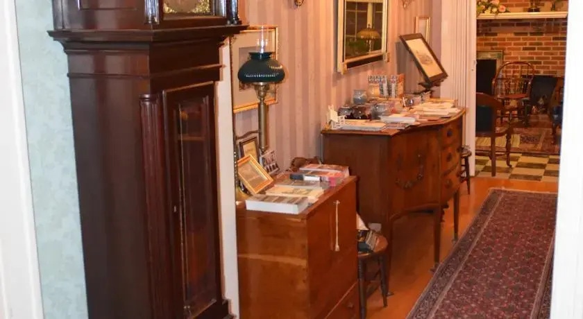 East Hills Bed & Breakfast Inn