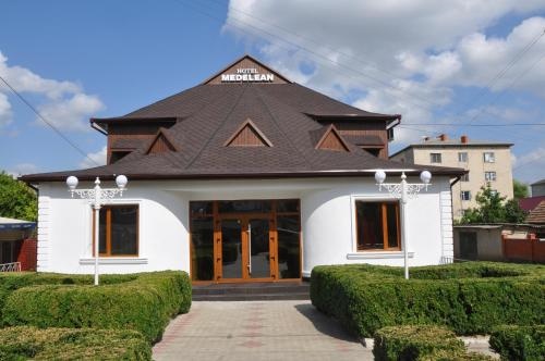 Medelean Hotel - Hostel
