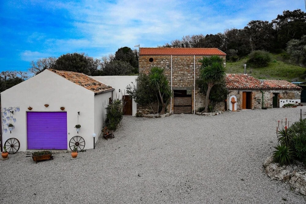 Easy Welcome Salvia - Cartolari County Apartments