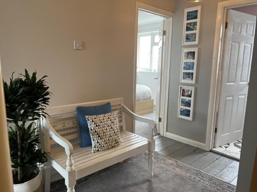 Sea Facing 2Bd Terraced Home - Peacehaven