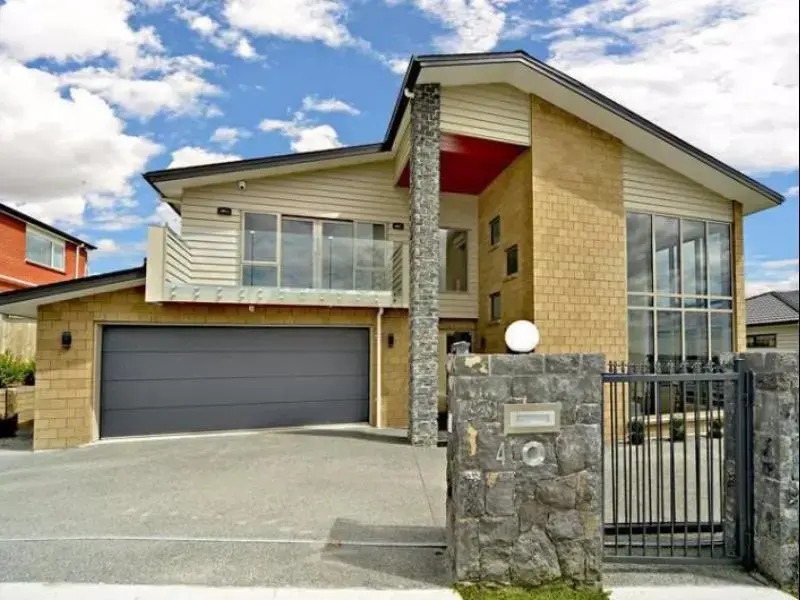 Porsche Home In Manukau Near Auckland Airport
