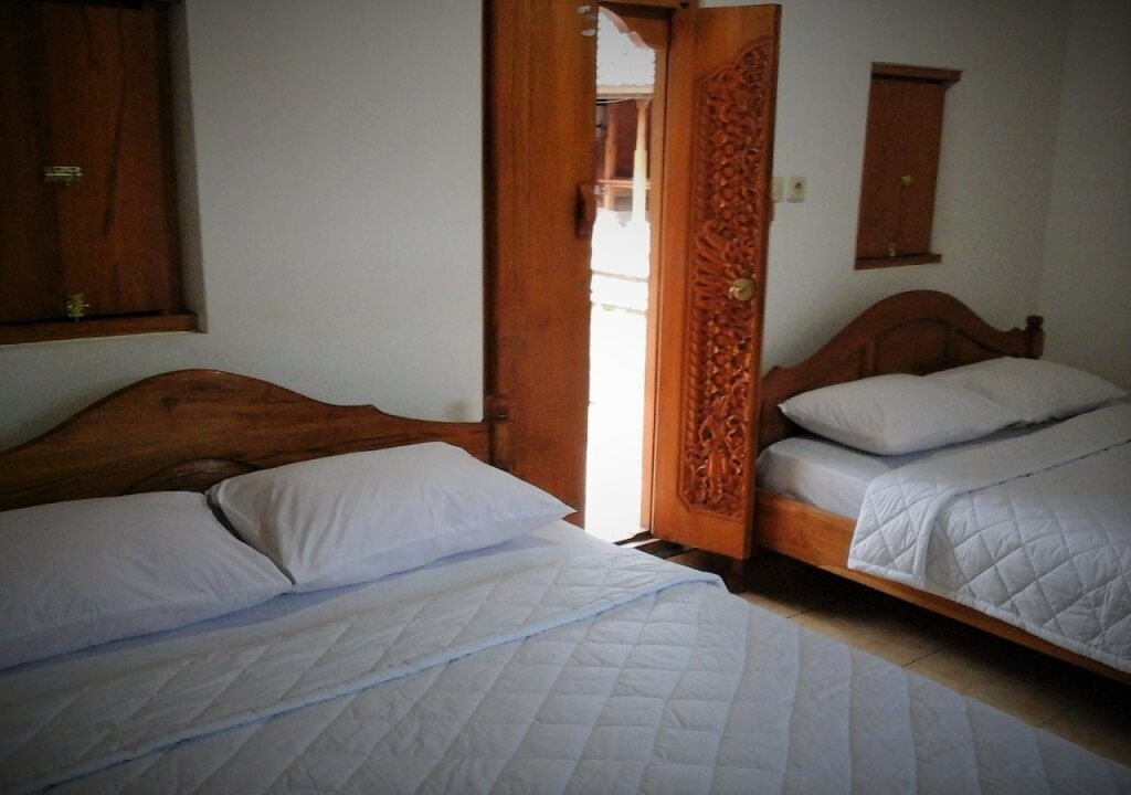 Kori Homestay And Warung Saron