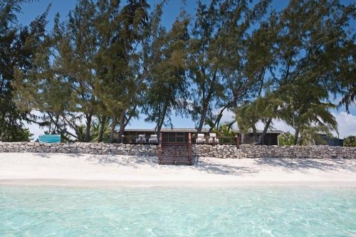 Hollywood Beach Suites Turks And Caicos