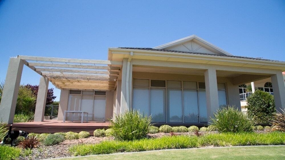 Golfers Paradise (18th Tee) - 52 Huntingdale Drive