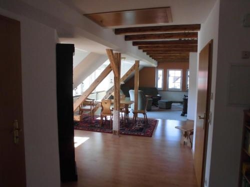 Gemuetliche-Herberge-unterm-Dach