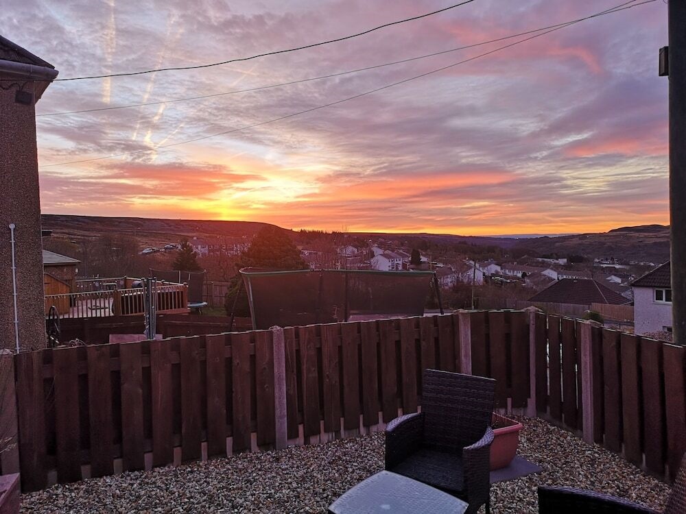 Charming 1-Bed Maisonette With Mountain View