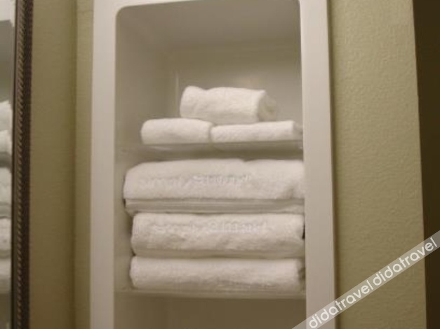 Holiday Inn Express & Suites Garden Grove-Anaheim South