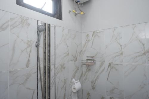 Reddoorz Syariah Near Rumah Sakit Bhina Bhakti Husada