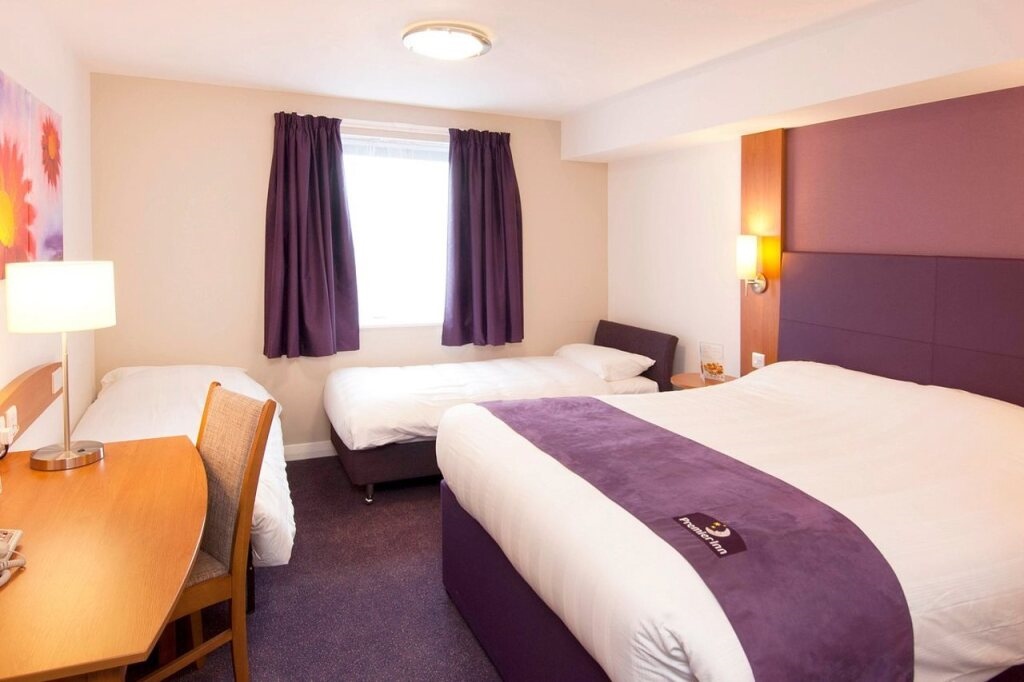 Premier Inn Livingston (M8, Jct3)