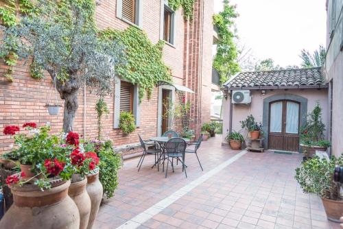 Relais Chiesa Madre Rooms and Apartments