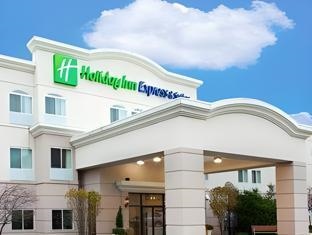 Holiday Inn Express & Suites Chicago-Libertyville