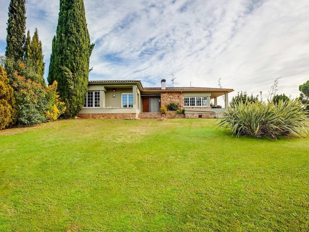 Deluxe Villa in Urbanització Bon Relax near Beach