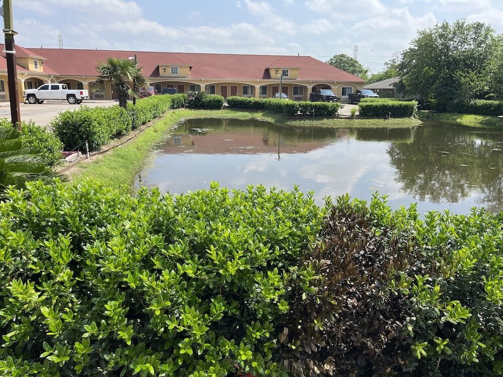 Capital O Deluxe Inn Channelview Houston I-10