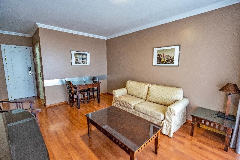 Coral La Quinta Park Suites