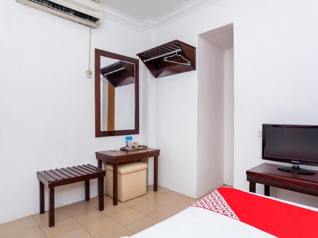 Oyo 90742 I-Home Hotel