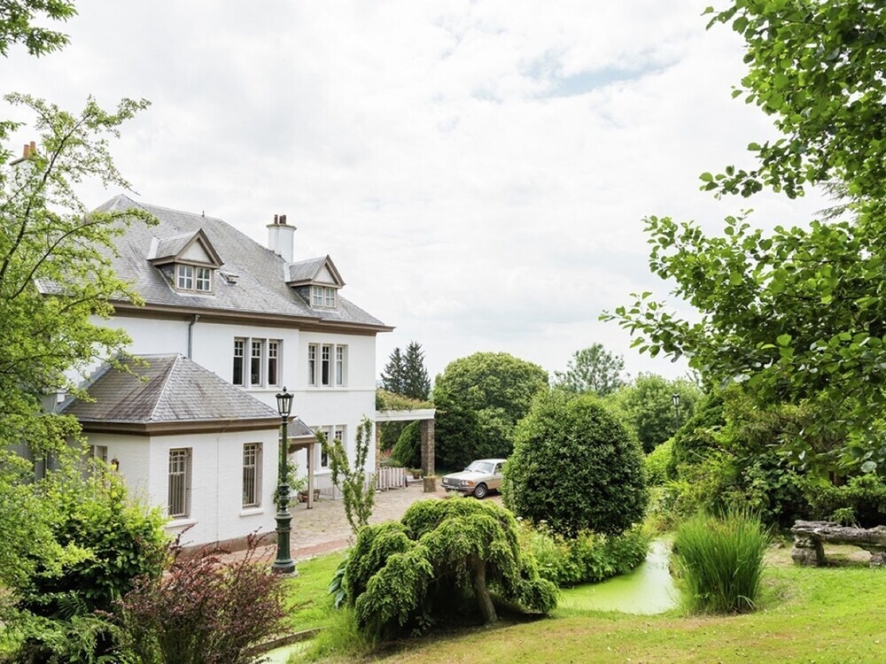 Ravishing Holiday Home in Ronse With Sauna