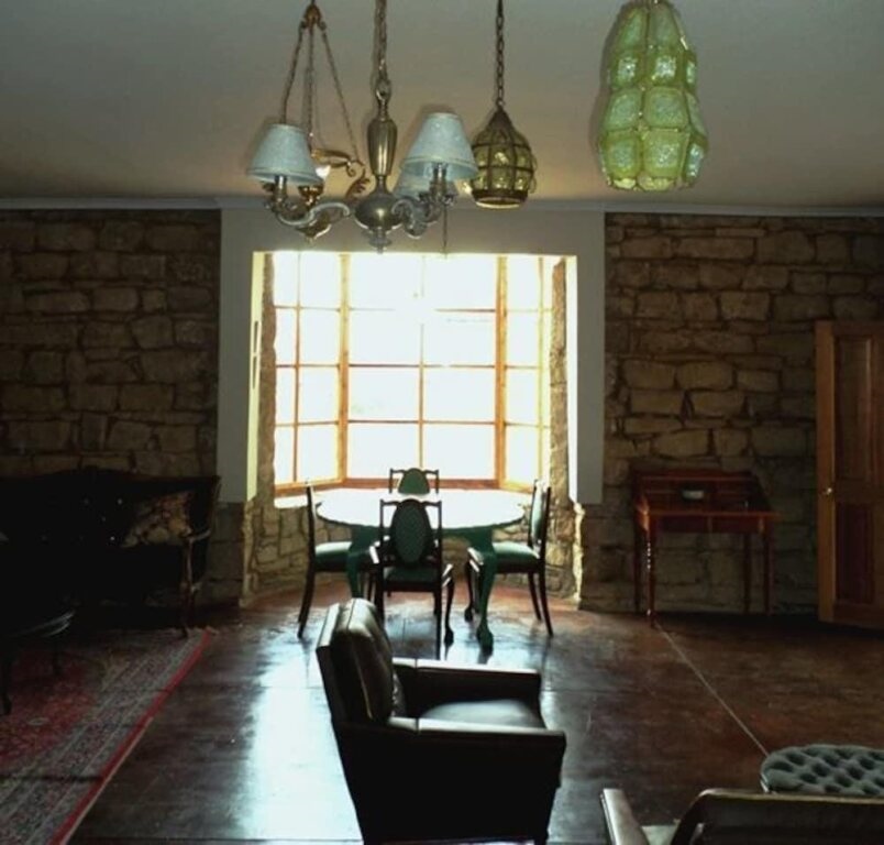 John Jack 5 Mccloud's Accommodation