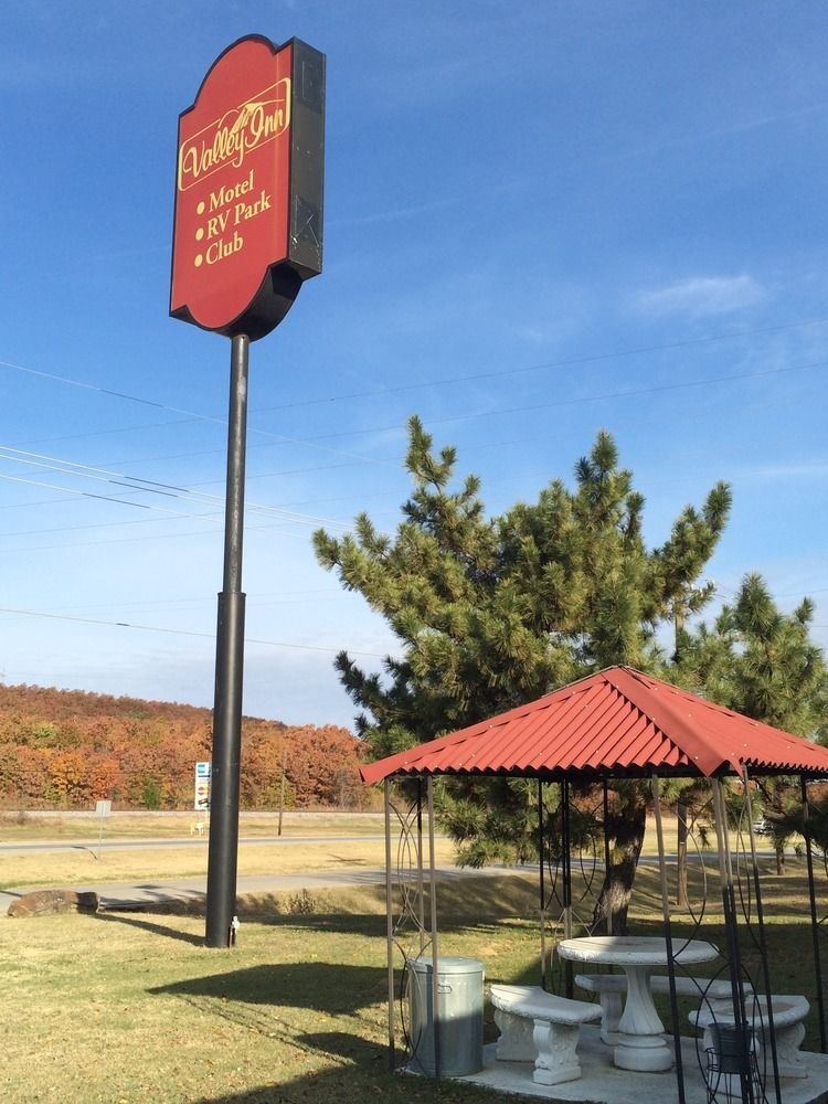 Hotel Valley Inn by OYO