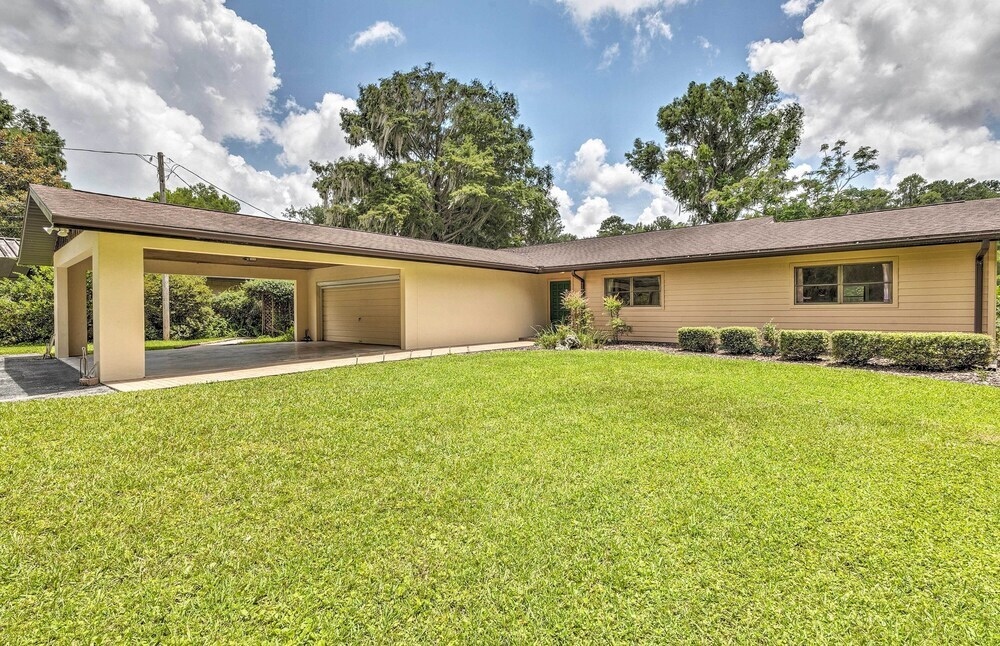Riverfront Dunnellon Home W/ Dock & Solarium!
