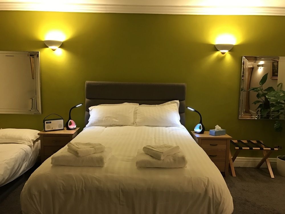 OakCroft GuestHouse Manchester Airport