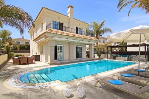 Villa Oceania - Beachfront