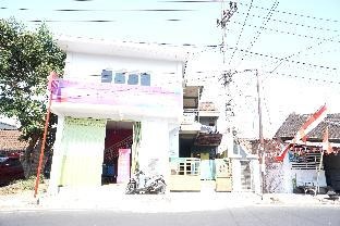 OYO Life 93038 Kost Putra Malilah