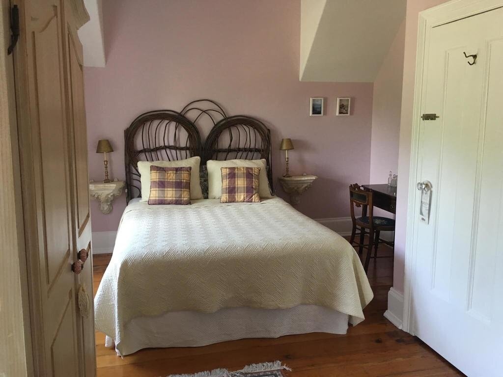 Denaut Mansion Country Inn