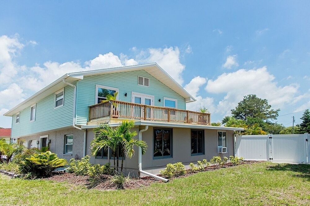 Family-Friendly Pool Paradise Near Beaches 4 Bedroom Home