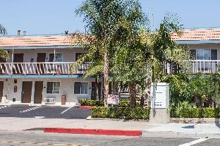 Travelodge by Wyndham Fullerton Near Anaheim