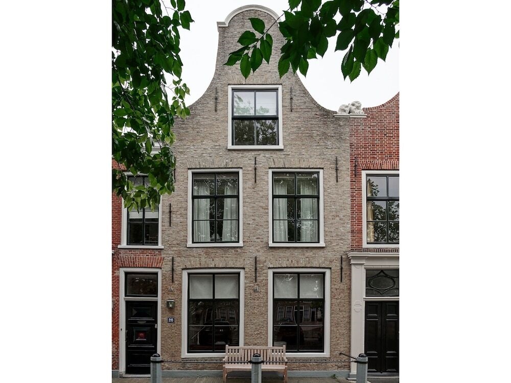 Grand Townhouse in Harlingen near Beach